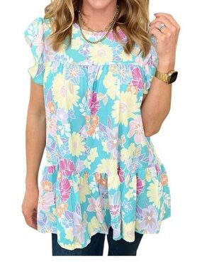 Excellent Condition Boutique Haptics Floral Top Size Medium